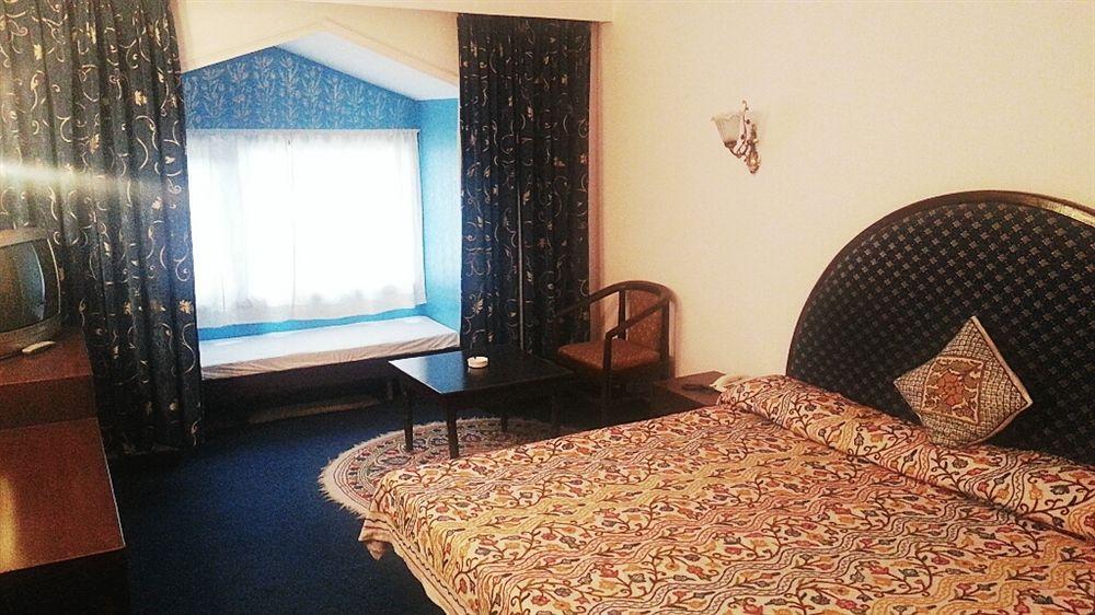 Royal Jardin Whistling Pines Resort Shimla Exterior foto