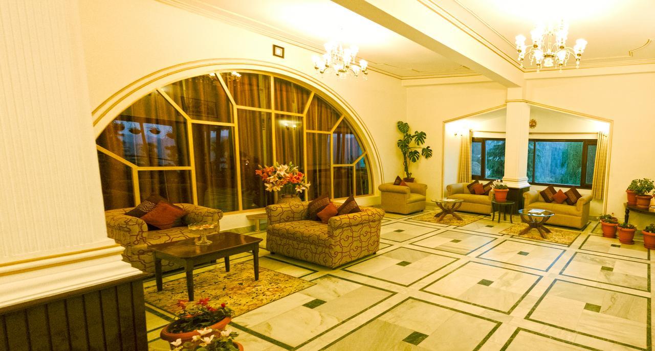 Royal Jardin Whistling Pines Resort Shimla Exterior foto